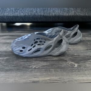 Adidas Yeezy Foam RNR Runner MX Granite 2024 Size 5 Men’s / Youth (GS) - No Box